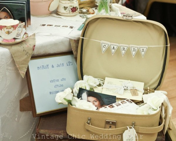 2. régi bőrönd az ajándékoknak