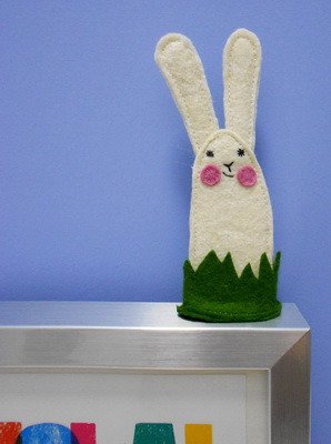 nyuszi ül a fűben. :)