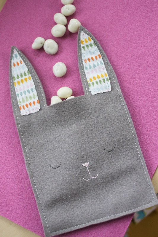 ilyen alakú anyagot kell körbevágni